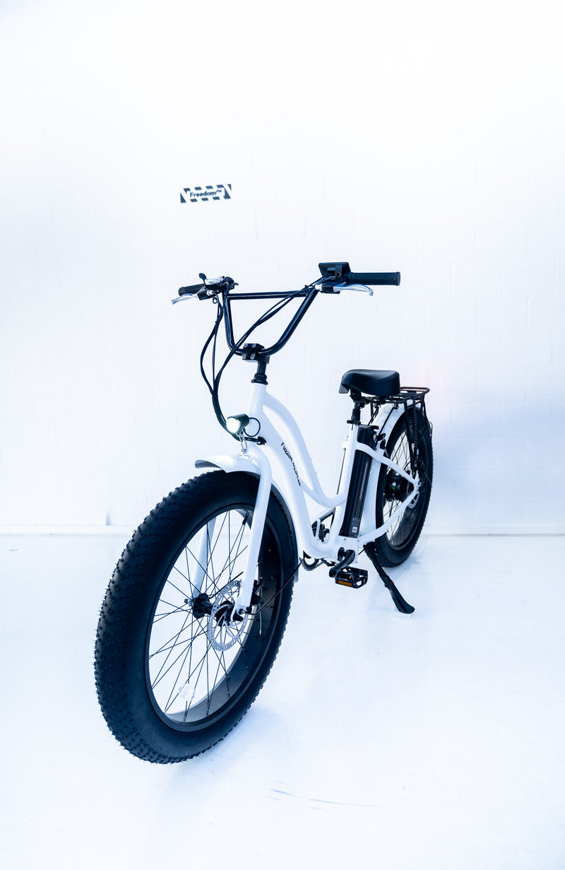 FM Bandit Step Thru Cruiser E-Bike 750W — BMX