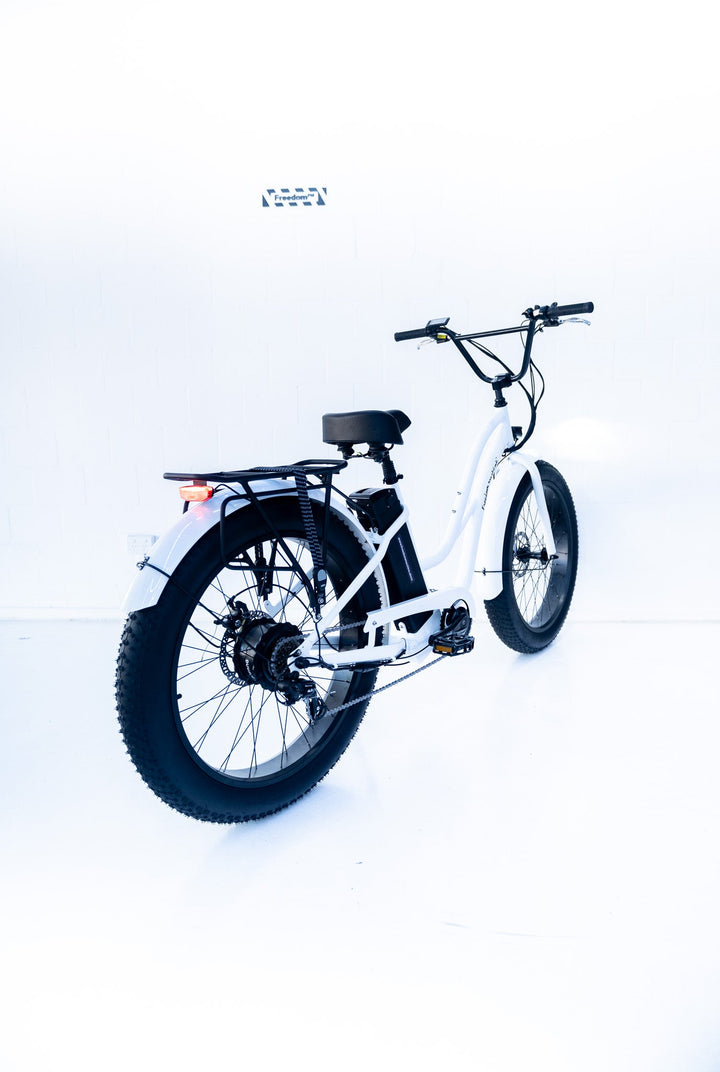 FM Bandit Step Thru Cruiser E-Bike 750W - freedommachine